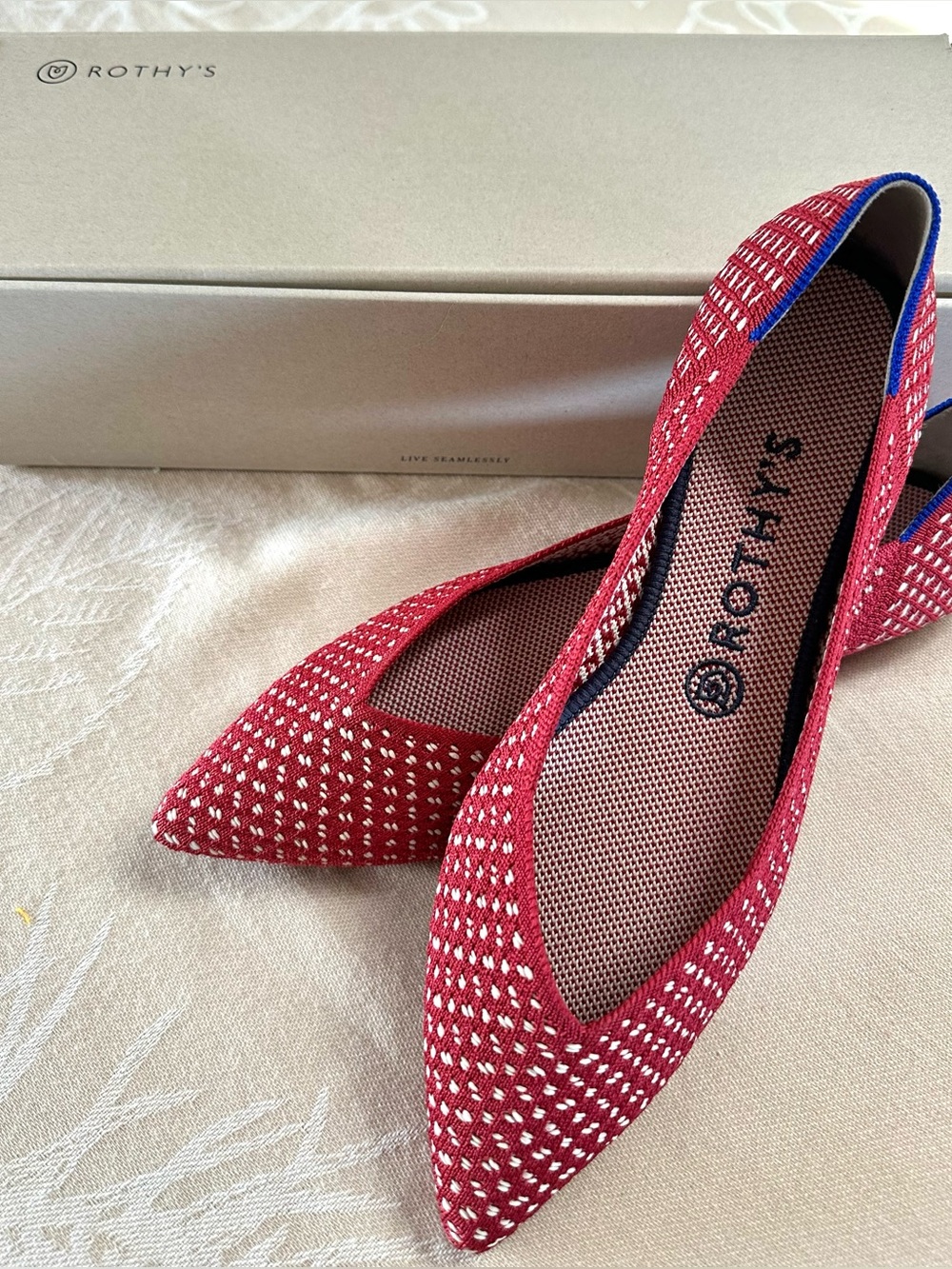 Rothy’s The Point Discontinued Red Apple Honeycomb Flats Size 9.5 New w/Box
